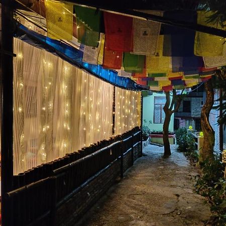הוסטל מקלוד גאנג' Moustache Mcleodganj מראה חיצוני תמונה