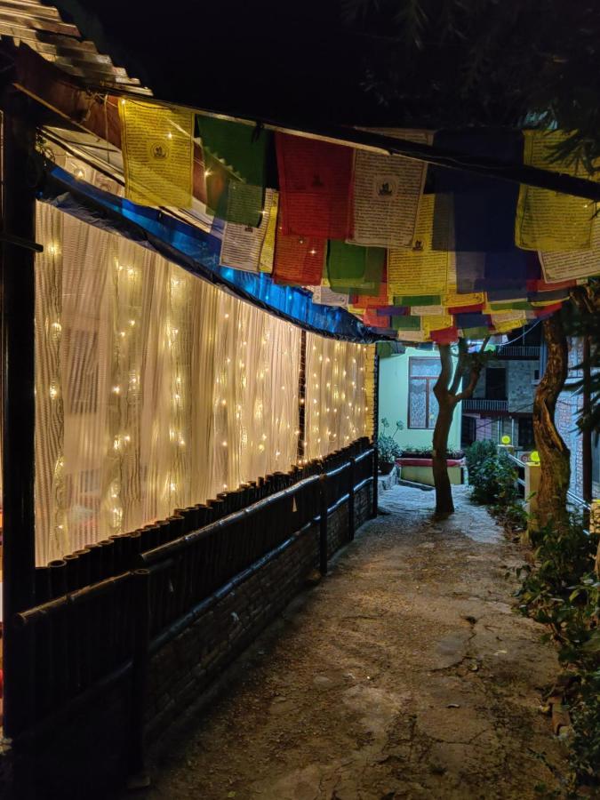 הוסטל מקלוד גאנג' Moustache Mcleodganj מראה חיצוני תמונה